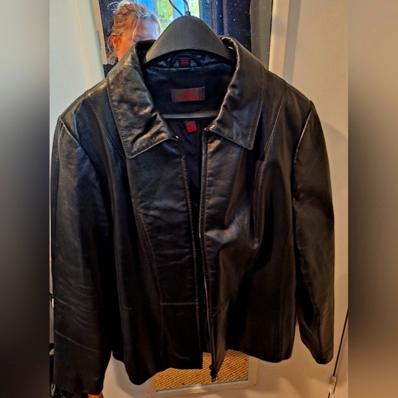 Danier leather jacket - Picture 1 of 3